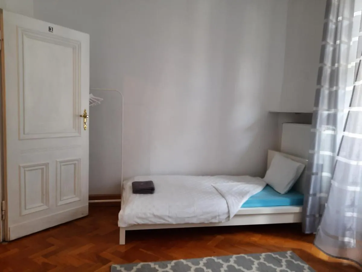 Centrum Lwowska Варшава 0*,